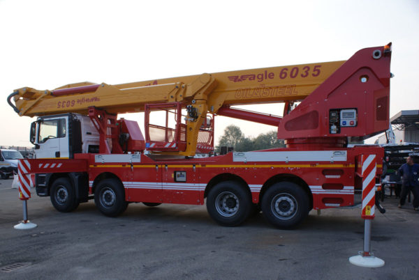 Eagle 6035 - Piattaforma aerea autocarrata su veicolo commerciale pesante
